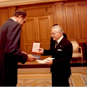 Entrega de la Medalla de Honor de la RACEF a SM el Rey D. Juan Carlos I, 20/11/1981 - 20/11/1981