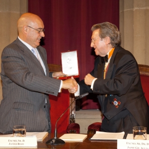 Dr. Javier Rojo is awarded the medal of honour of the RACEF (18-10-2007) - 10-18-2007
