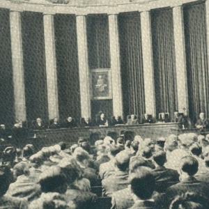 Asistentes a la sesión inaugural del curso 1944-1945, el ingreso de los academicos, presidido por el Excmo. Sr. Dr. D. Ricardo Piqué Batlle - 04/03/1944