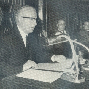 Excmo. Sr. D. Luis Prat Torrent en su conferencia en el Salón de Crónicas, 27/02/1967 - 27/02/1967