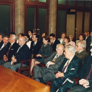 Académicos y asistentes al ingreso del Ilmo. Sr. Dr. D. Francisco Jover Balaguer, 5 de Mayo de 1994 - 05/05/1994