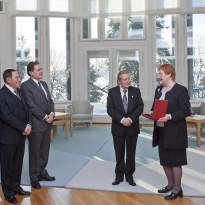 Tarja Halonen, President of the Republic of Finnland, receives the medal of honour of the RACEF. - 02-10-2012